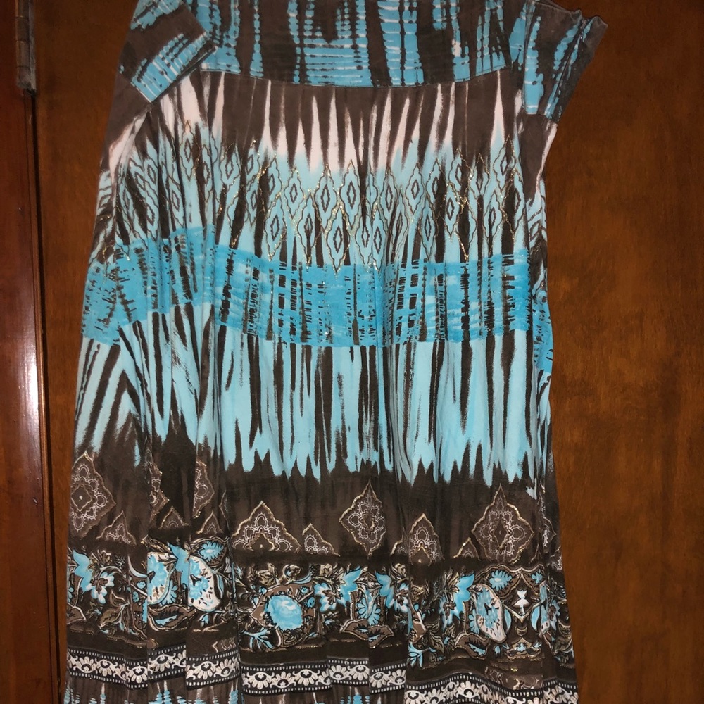 Full circle skirt with hidden side zipper